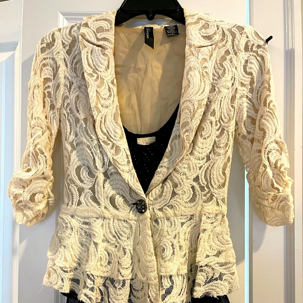 BKE Boutique Lace quarter sleeve Jacket size small